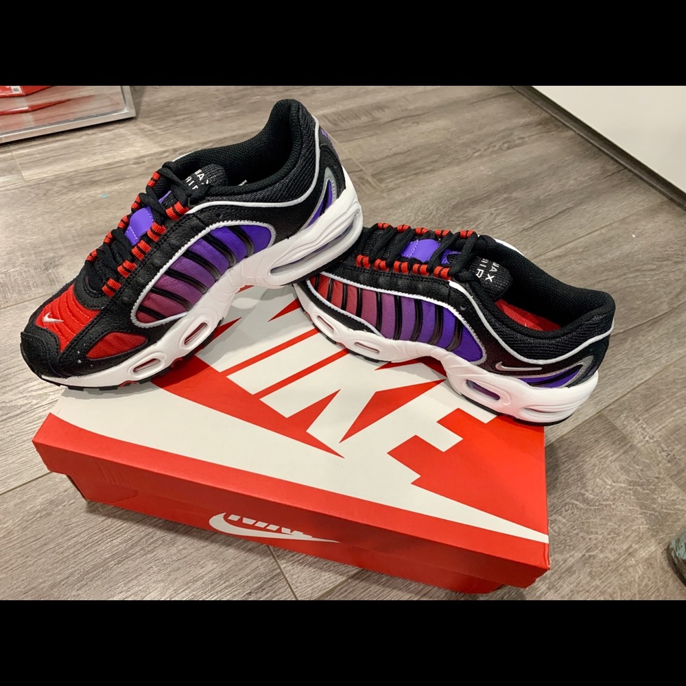 Nike Air Max Tailwind IV size 6